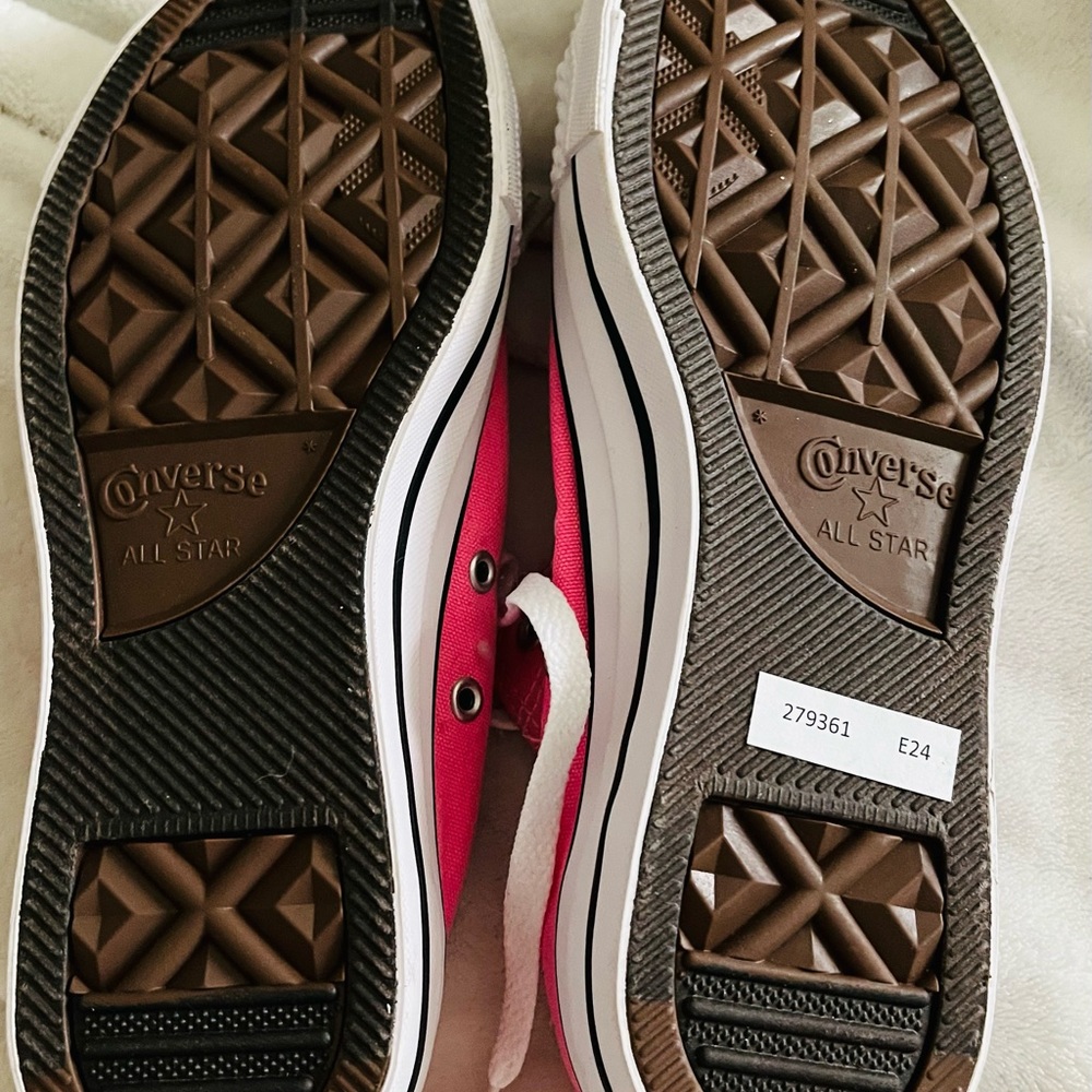 NWOT Bubblegum Pink Converse All Stars - Picture 4 of 5